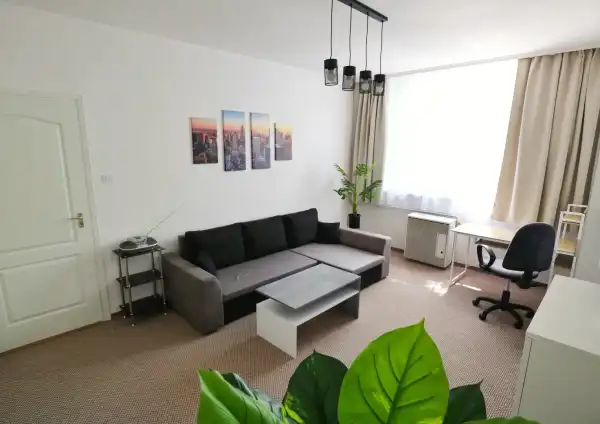 Kiadó tégla lakás, Szeged 2 szoba 48 m² 180 E Ft/hó