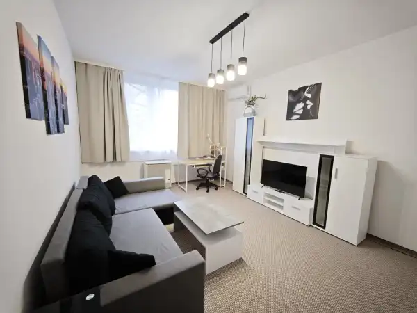 Kiadó tégla lakás, Szeged 2 szoba 48 m² 180 E Ft/hó
