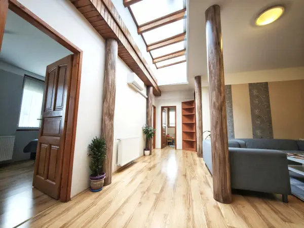Kiadó tégla lakás, Szeged 5+1 szoba 136 m² 1.2 M Ft/hó