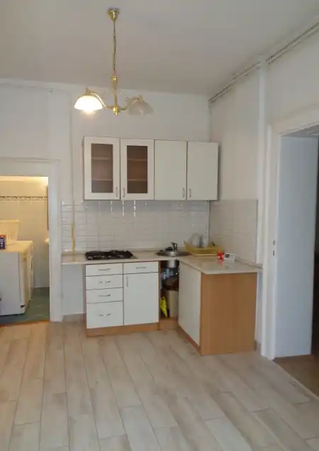 kiadó tégla lakás, Vác