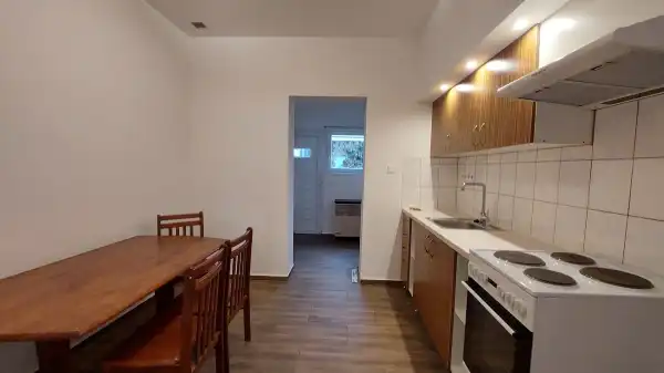 Kiadó tégla lakás, Vác 1 szoba 40 m² 180 E Ft/hó