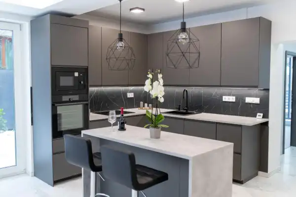 Kiadó új építésű családi ház, Tatabánya 6 szoba 279 m² 790 E Ft/hó