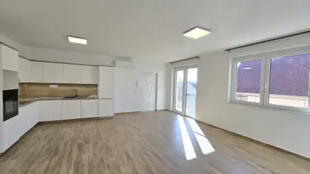 Kiadó új építésű tégla lakás, Paks 3 szoba 75 m² 350 E Ft/hó