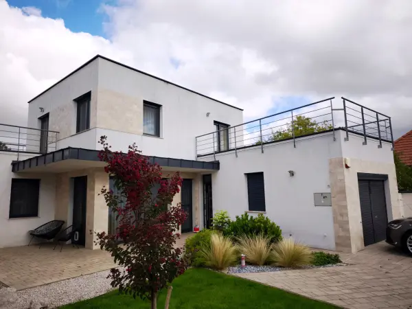 Kiadó újszerű családi ház, Paks 4+1 szoba 115 m² 450 E Ft/hó