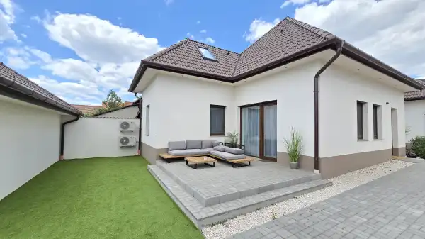 Kiadó újszerű családi ház, Paks 5 szoba 100 m² 550 E Ft/hó