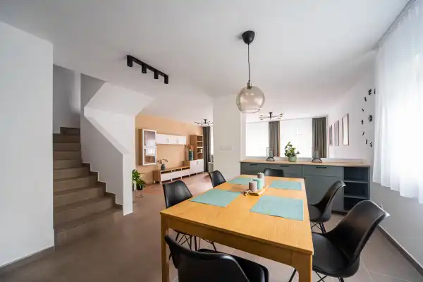 Kiadó újszerű családi ház, Paks 4 szoba 156 m² 500 E Ft/hó
