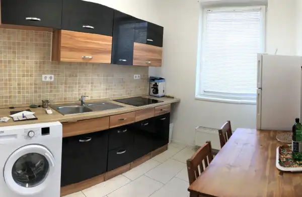 Kiadó újszerű családi ház, Vác 12 szoba 120 m² 3.00 M Ft/hó