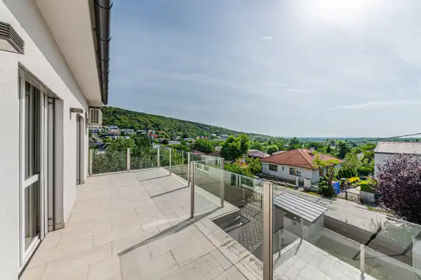 Kiadó újszerű ikerház, Budapest, III. kerület 4+1 szoba 160 m² 1.3 M Ft/hó