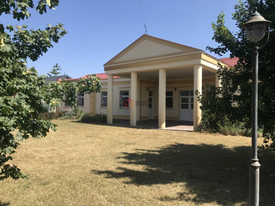 kiadó újszerű kúria, Alsónémedi