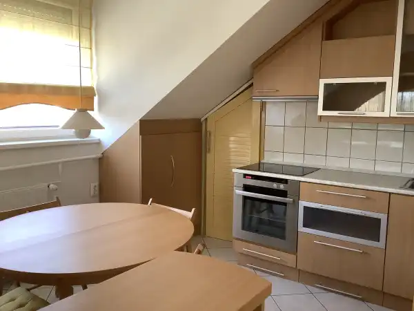 Kiadó újszerű tégla lakás, Békéscsaba 2 szoba 74 m² 170 E Ft/hó