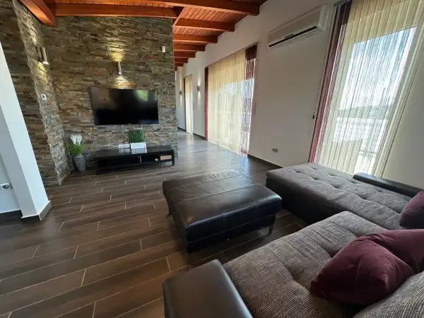 Kiadó újszerű tégla lakás, Budapest, III. kerület 3 szoba 90 m² 927 E Ft/hó