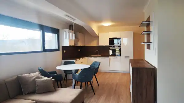 Kiadó újszerű tégla lakás, Budapest, III. kerület 3 szoba 79 m² 530 E Ft/hó