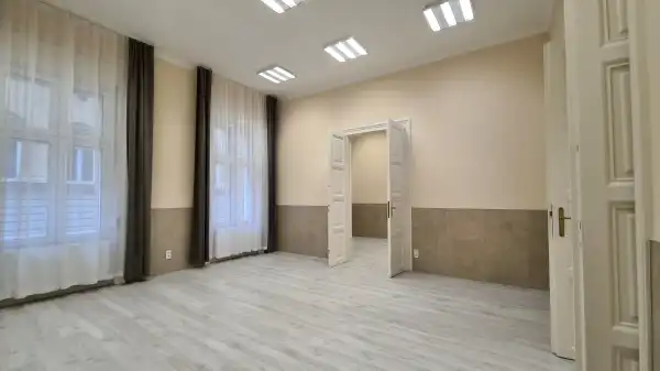 Kiadó újszerű tégla lakás, Budapest, VI. kerület 5+1 szoba 128 m² 684 E Ft/hó