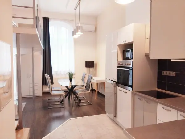 Kiadó újszerű tégla lakás, Budapest, VI. kerület 38 m² 230 E Ft/hó
