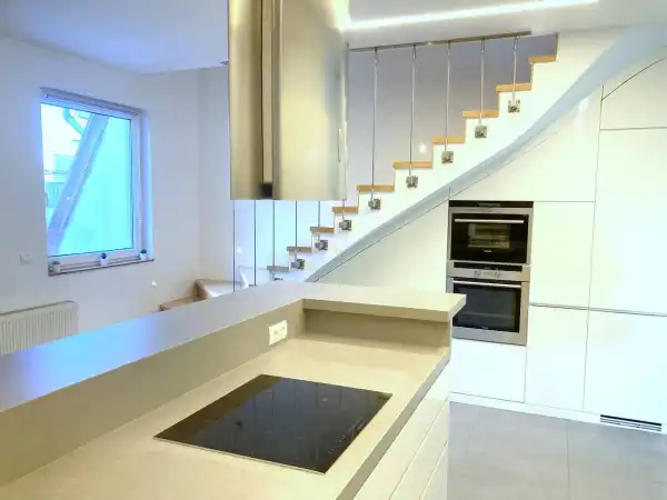Kiadó újszerű tégla lakás, Budapest, VI. kerület 3 szoba 84 m² 380 E Ft/hó