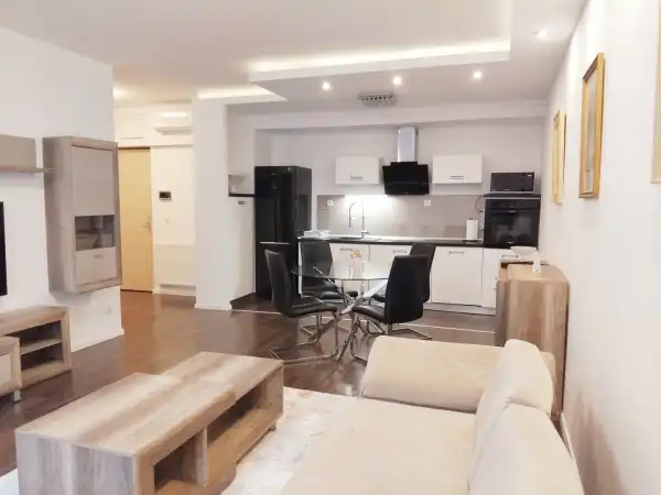 Kiadó újszerű tégla lakás, Budapest, VIII. kerület 3 szoba 76 m² 455 E Ft/hó