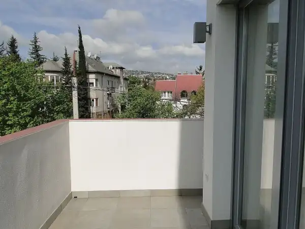 Kiadó újszerű tégla lakás, Budapest, XI. kerület 3 szoba 64 m² 350 E Ft/hó