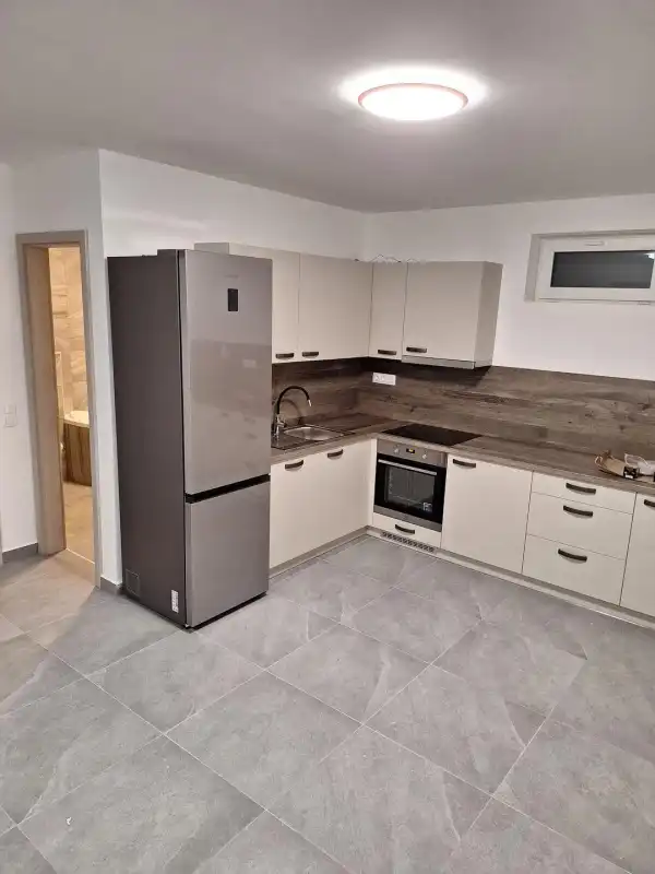 Kiadó újszerű tégla lakás, Paks 3 szoba 83 m² 365 E Ft/hó
