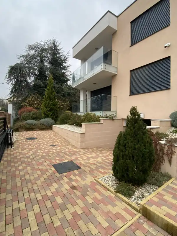 Kiadó újszerű tégla lakás, Pécs 3 szoba 65 m² 350 E Ft/hó