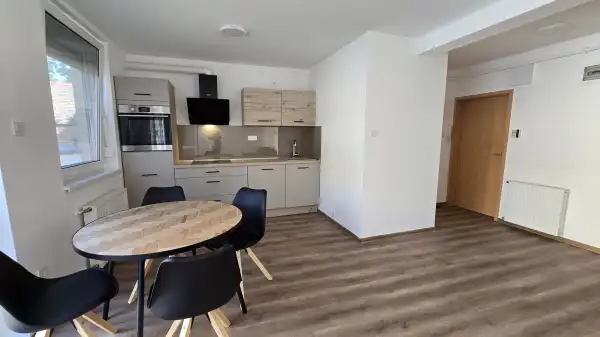 Kiadó újszerű tégla lakás, Pécs 2+1 szoba 50 m² 158 E Ft/hó