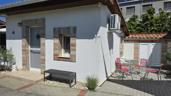 Kiadó újszerű tégla lakás, Pécs 1+1 szoba 29 m² 140 E Ft/hó