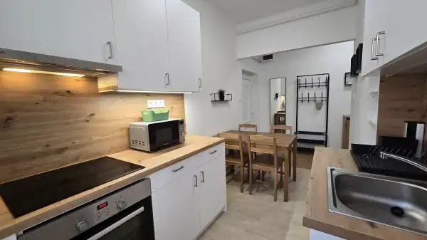 Kiadó újszerű tégla lakás, Pécs 2 szoba 52 m² 180 E Ft/hó