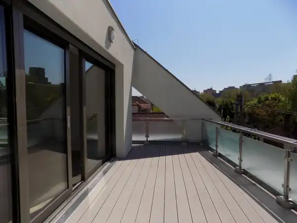Kiadó újszerű tégla lakás, Székesfehérvár 4 szoba 101 m² 390 E Ft/hó