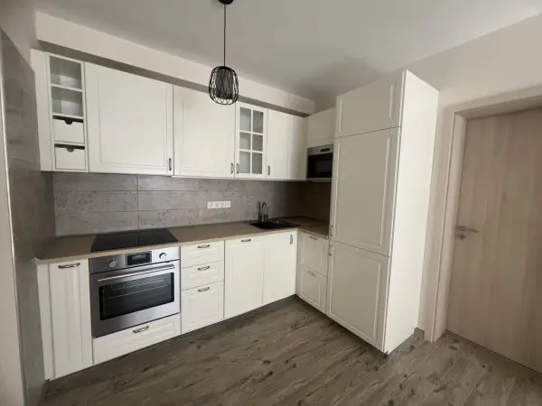 Kiadó újszerű tégla lakás, Tatabánya 3 szoba 56 m² 250 E Ft/hó