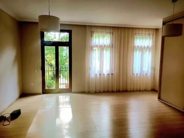 Kiadó újszerű tégla lakás, Vác 3 szoba 90 m² 325 E Ft/hó